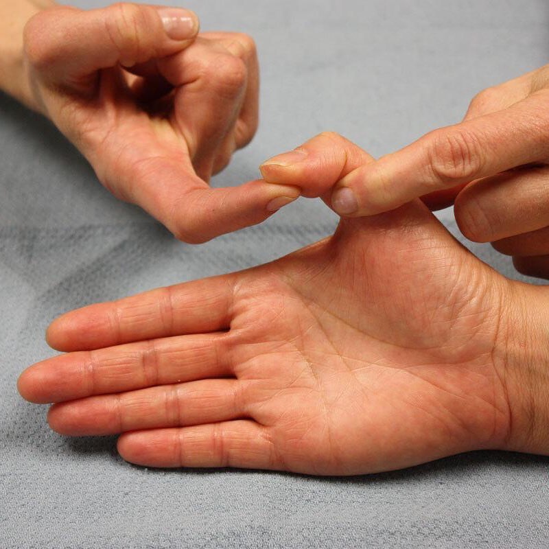 Щелчок пальцами. Щелкающий мизинец. Стенозирующий лигаментит щелкающий палец. Щелканье суставами. Стенозирующий лигаментит нотта.